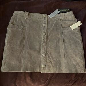NWT BlankNYC taupe suede skirt, size 32 from Anthropologie snap front w pockets